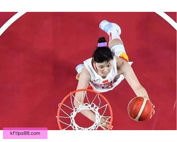 小宝生日快乐 李月汝分享庆祝照 自信微笑为自己干杯被爱环绕